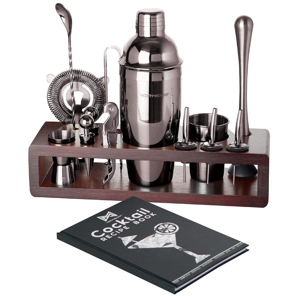 Can I Find Cocktail Sets With Recipe Books Included?