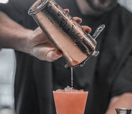 how do i prevent leaks when shaking cocktails with a cobbler shaker 4