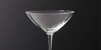 what is a standard cocktail glass