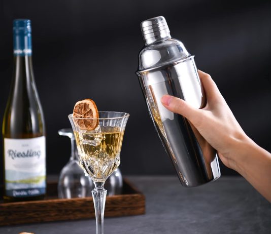luckygoobo cocktail shaker24 oz martini shakerdrink shaker built in strainerprofessional stainless steel margarita mixer 3