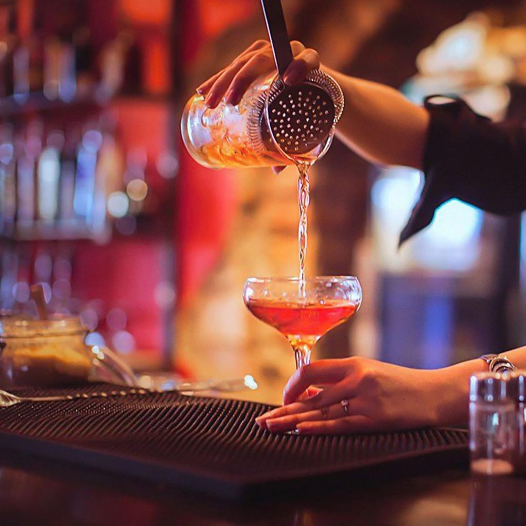 FUNSUEI 5 Pack 12 x 18 Inches PVC Bar Mats, Non Slip Bar Service Mat,Heavy Duty Bar Mat Dish Drying Mat Bartender Countertop Accessories for Cocktails, Coffee, Drink Spills, Black